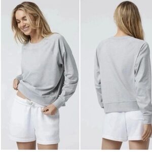 Vuori Women's Long Sleeve Halo Crew Heather Gray Sweatshirt Pullover M #066